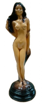 Садовая фигура-статуэтка Девушка на подставке